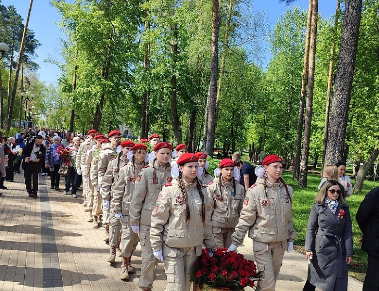 Участие студентов колледжа в Памятной встрече у мемориала "Героев посёлка Дербышки"