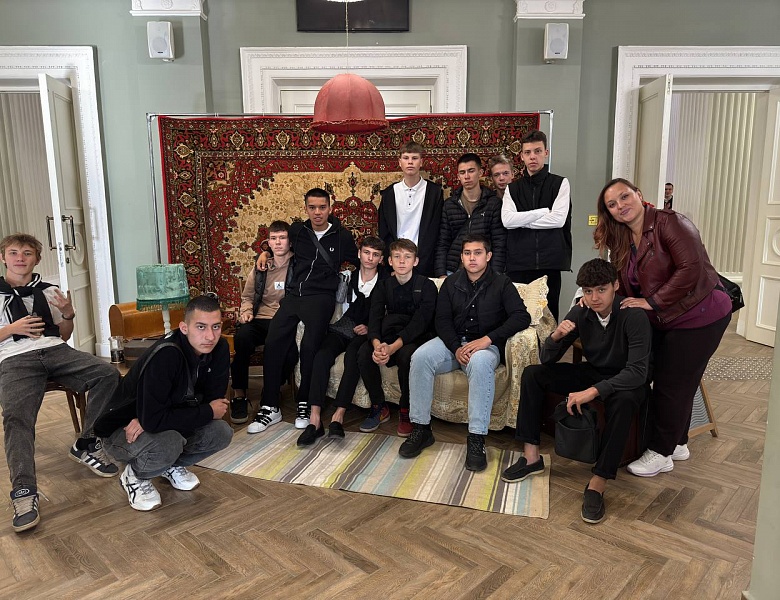 Посещение студентами колледжа премьеры спектакля "Тахир и Зухра"