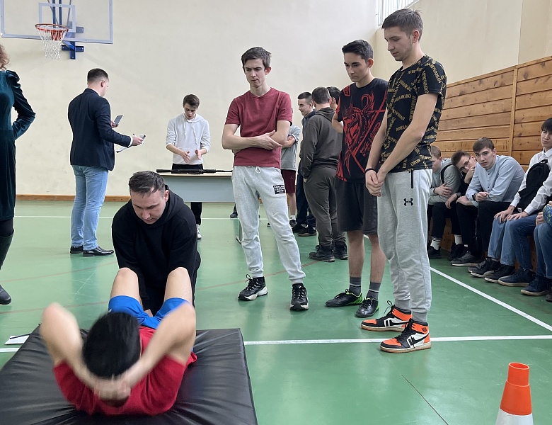Военно-спортивные соревнования «Своими  делами —  мы славим  Отечество!»