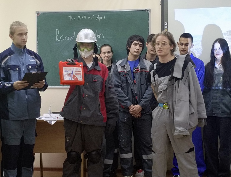 Баттл среди студентов специальностей 08.02.12 и 08.02.13