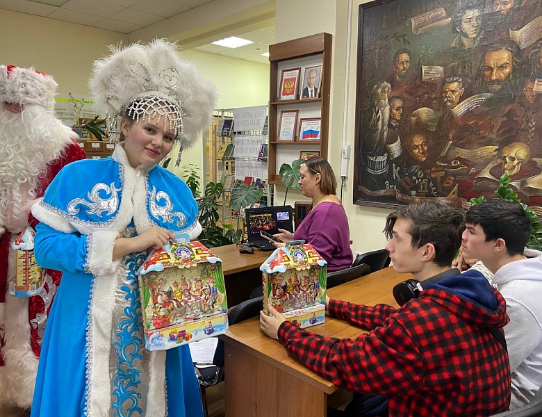 Поздравление студентов колледжа с наступающим Новым годом!