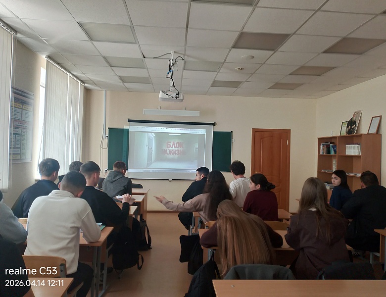 Студенты Казанского строительного колледжа на просмотре фильма «За пределом» 