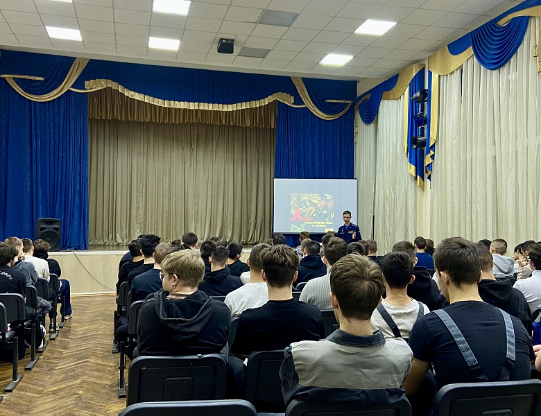 Встреча студентов колледжа с представителем Филиала федерального государственного казенного военного образовательного учреждения
