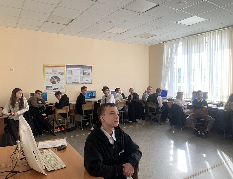 Единый урок безопасности в сети Интернет в студенческих группах 1-2 курсов