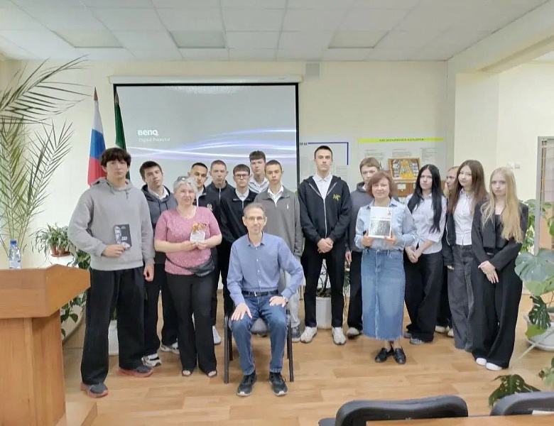 Литературно‑поэтическая встреча студентов 1‑го курса с членом Союза писателей России — Сергеем Манжелеевым