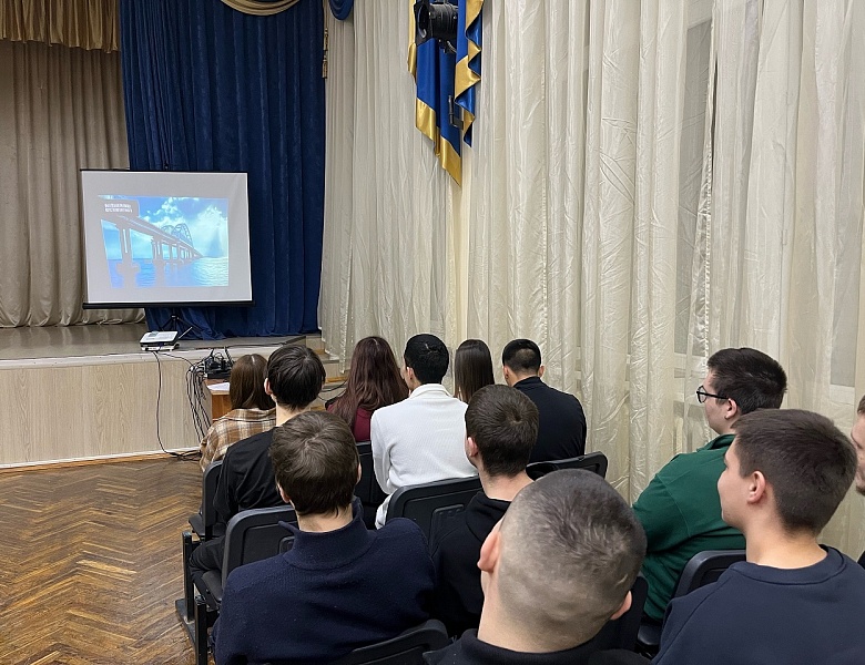Кинопросмотр фильмов "Предатели" и "За пределом"