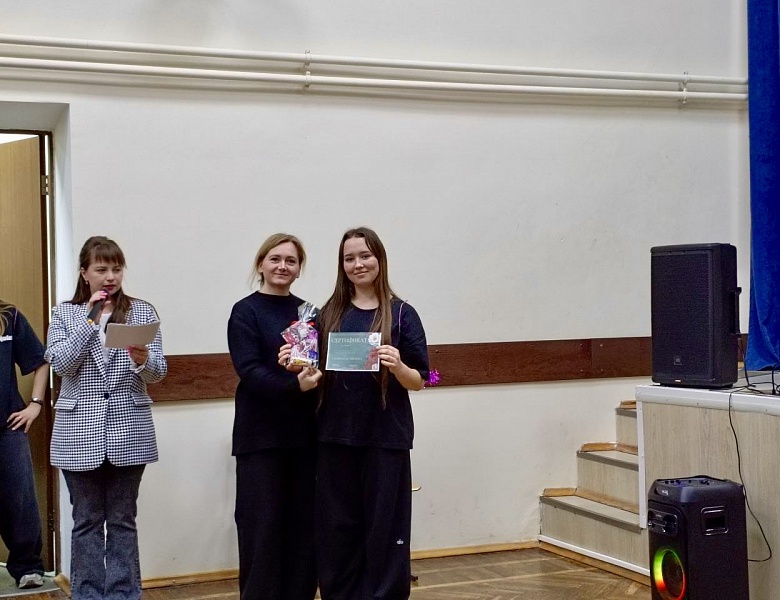 Праздничное мероприятие — конкурсная программа «А, ну-ка, девочки!»
