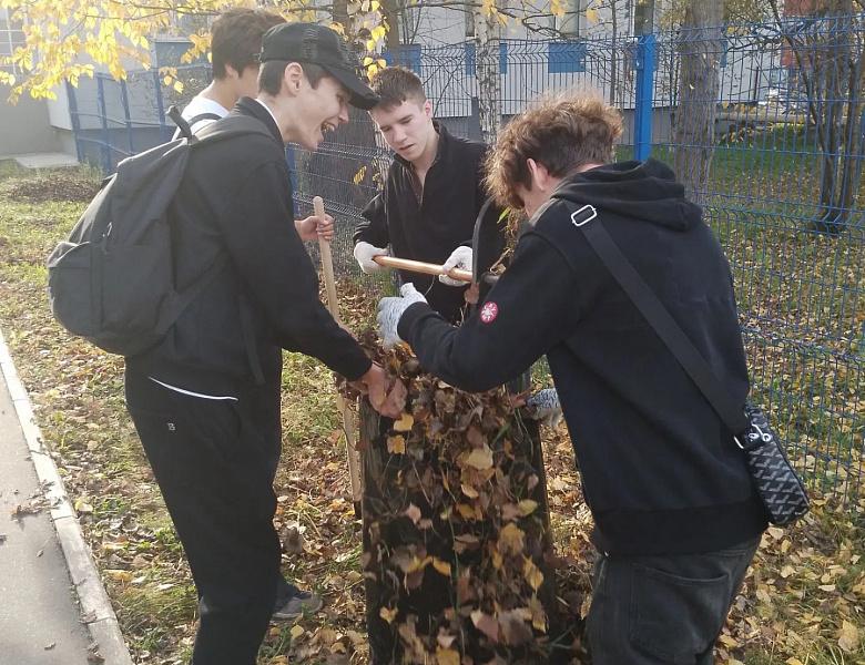 В Казанском строительном колледже началась осенняя уборка!