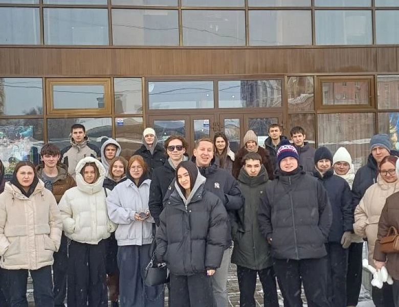 Посещение студентами колледжа кинотеатра «Мир»