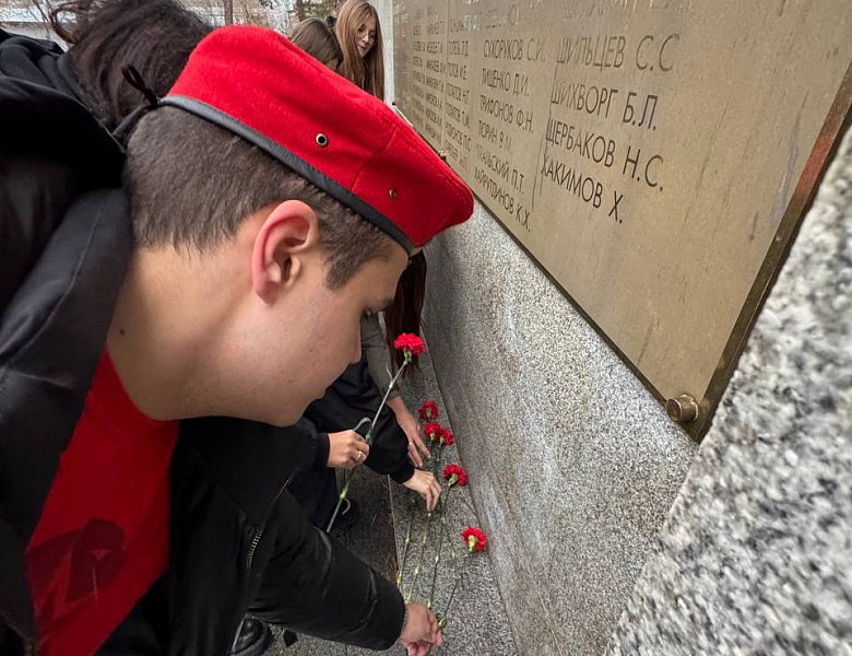 3 декабря - День памяти о российских и советских воинах, погибших во время боевых действий, чьи имена остались неизвестными