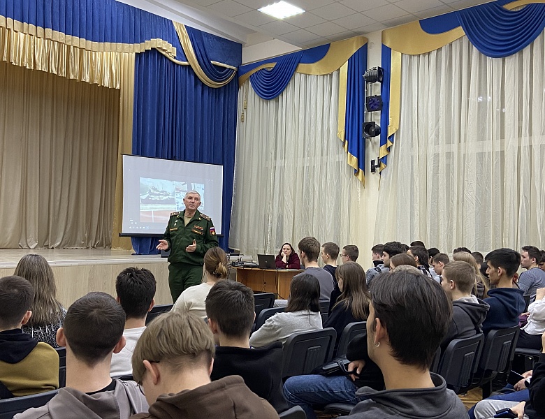Профориентационная встреча студентов с представителем Казанского высшего танкового командного Ордена Жукова Краснознаменного училища
