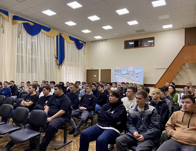 Встреча студентов колледжа с представителем Филиала федерального государственного казенного военного образовательного учреждения