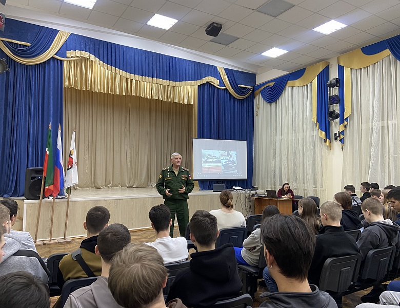 Профориентационная встреча студентов с представителем Казанского высшего танкового командного Ордена Жукова Краснознаменного училища