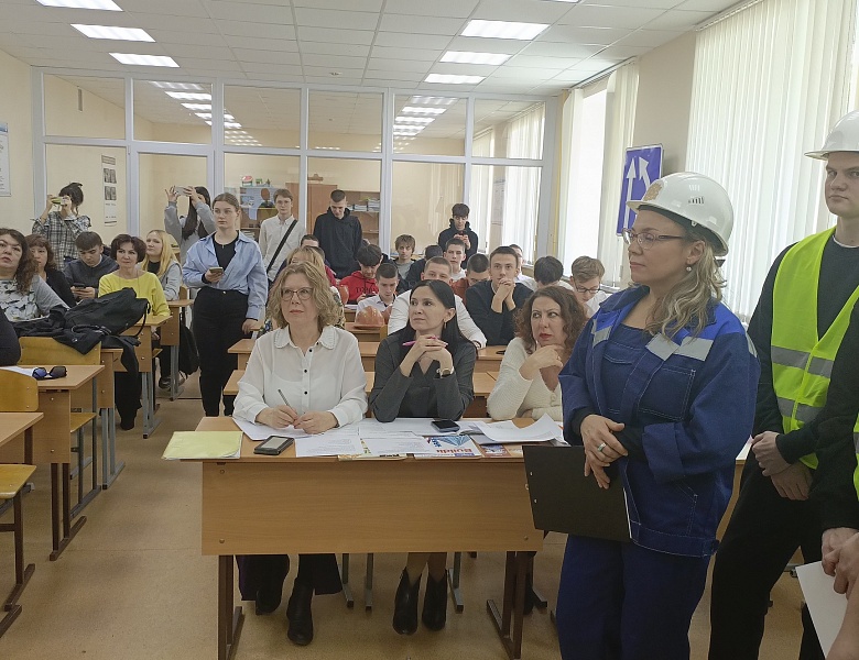 Баттл среди студентов специальностей 08.02.12 и 08.02.13