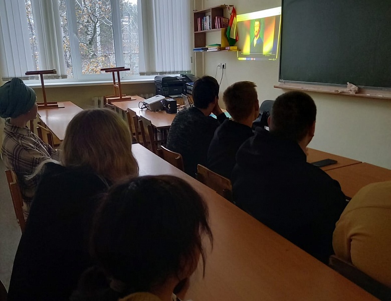 Еженедельная торжественная линейка, с поднятием Государственных Флагов