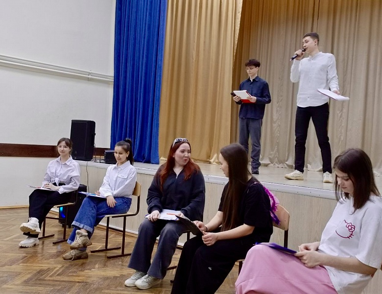 Праздничное мероприятие — конкурсная программа «А, ну-ка, девочки!»