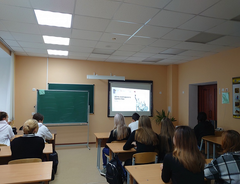 Еженедельная торжественная линейка, с поднятием Государственных Флагов