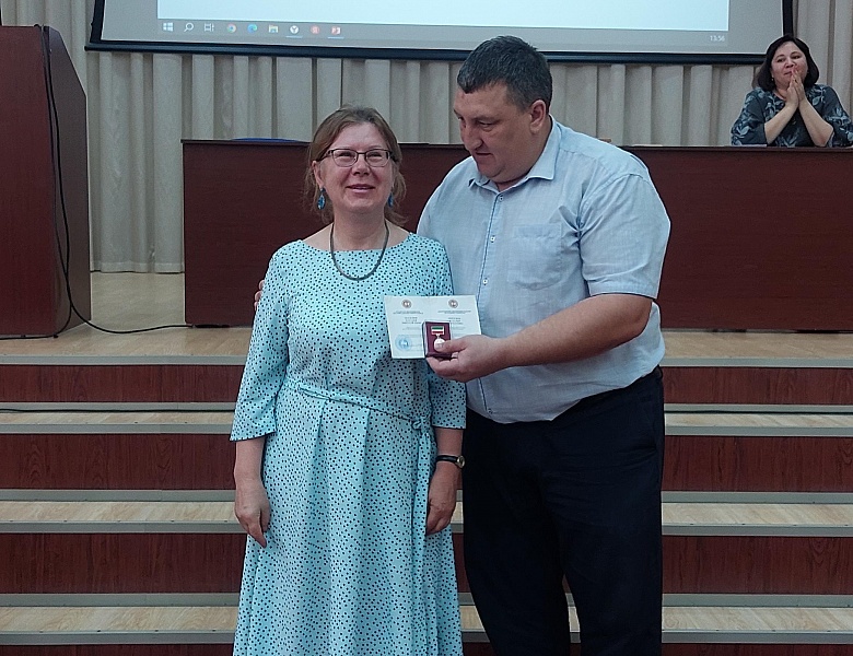 Поздравляем педагогов колледжа с заслуженными наградами!