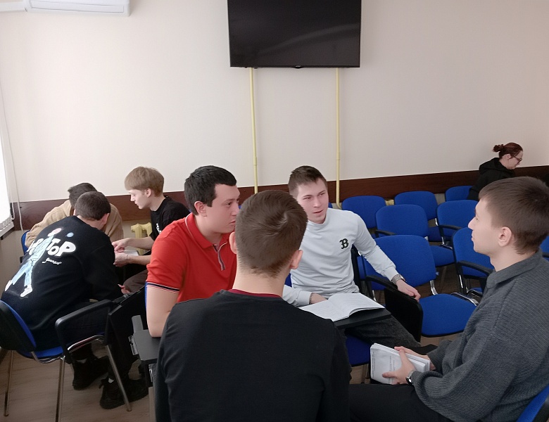 Парламентские уроки в группах ДОУ 9-21, ЭД11-26, ЗУ 11-23, ГК 9-41 
