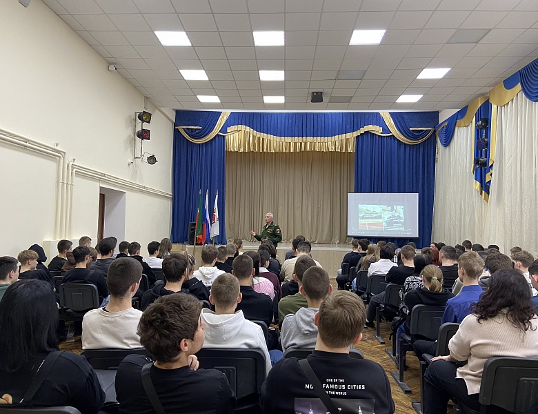 Профориентационная встреча студентов с представителем Казанского высшего танкового командного Ордена Жукова Краснознаменного училища