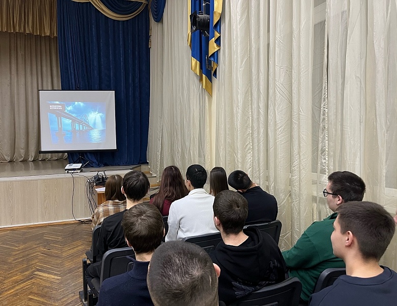 Кинопросмотр фильмов "Предатели" и "За пределом"