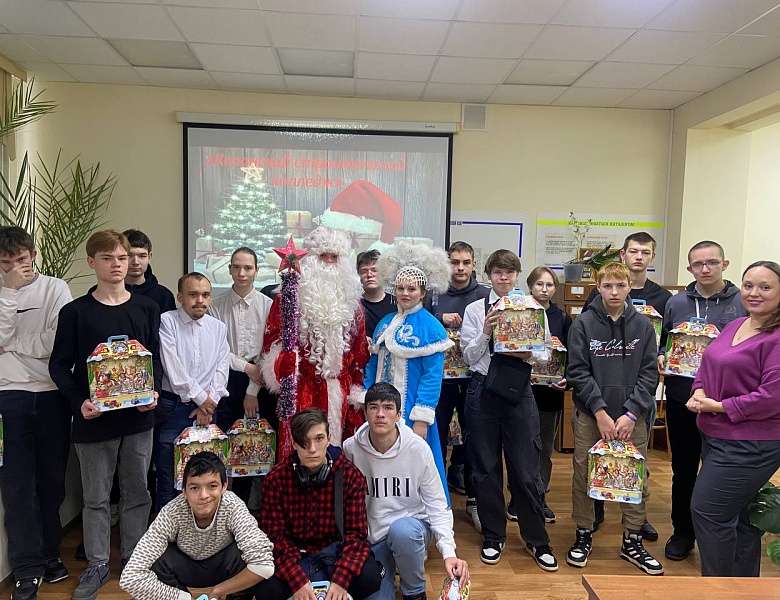 Поздравление студентов колледжа с наступающим Новым годом!