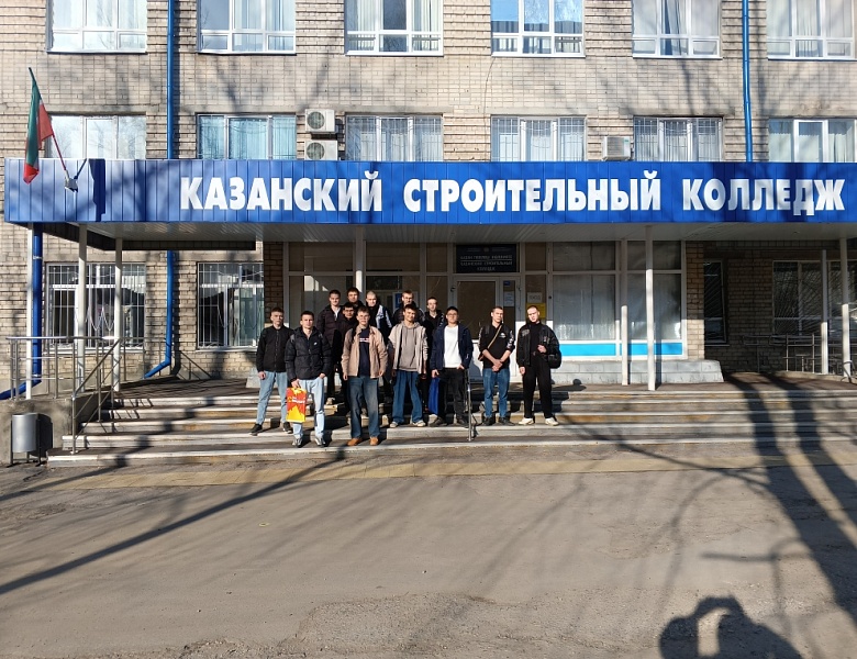 Уборка территории колледжа продолжается