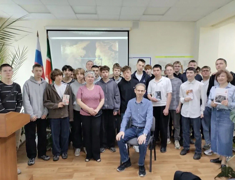 Литературно‑поэтическая встреча студентов 1‑го курса с членом Союза писателей России — Сергеем Манжелеевым