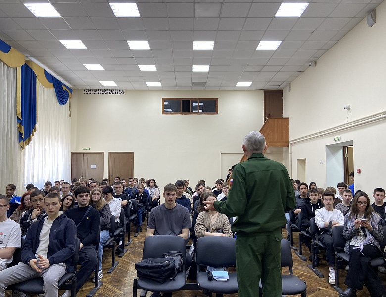 Профориентационная встреча студентов с представителем Казанского высшего танкового командного Ордена Жукова Краснознаменного училища