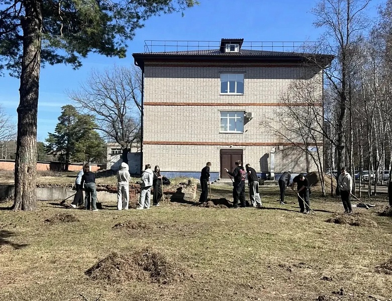 В Казанском строительном колледже стартовал двухмесячник по уборке территории!