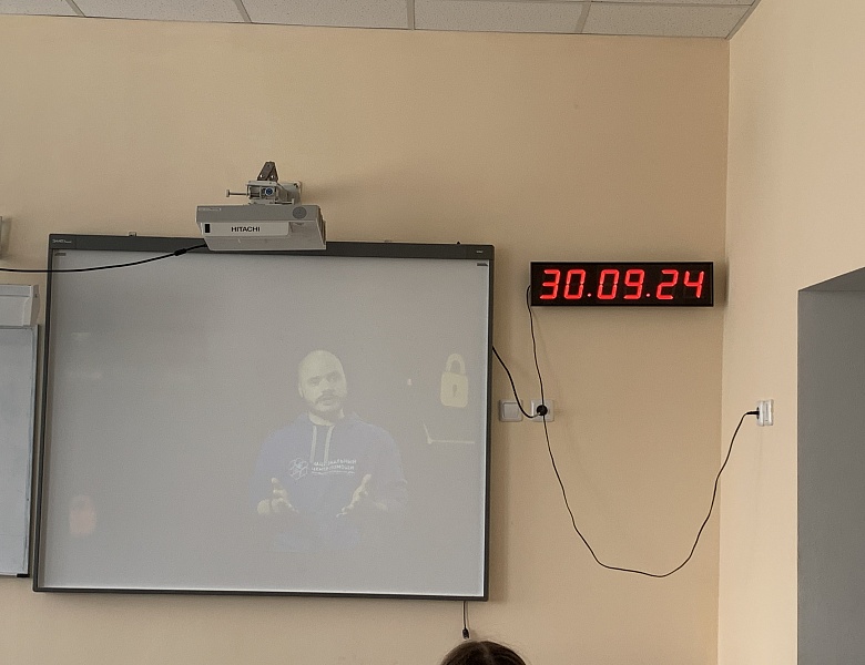 Единый урок безопасности в сети Интернет в студенческих группах 1-2 курсов