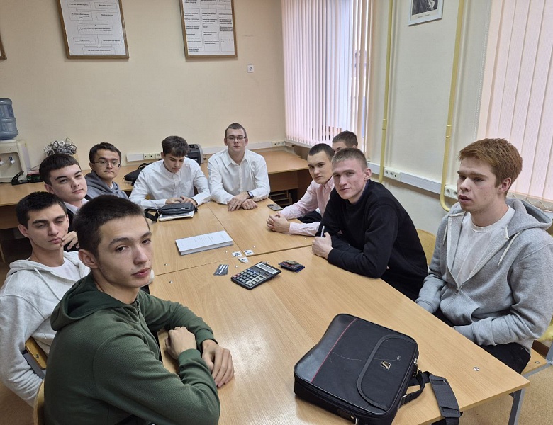 Встреча студентов Колледжа и специалиста по кадрам АО «ОЭЗ ППТ «Алабуга»