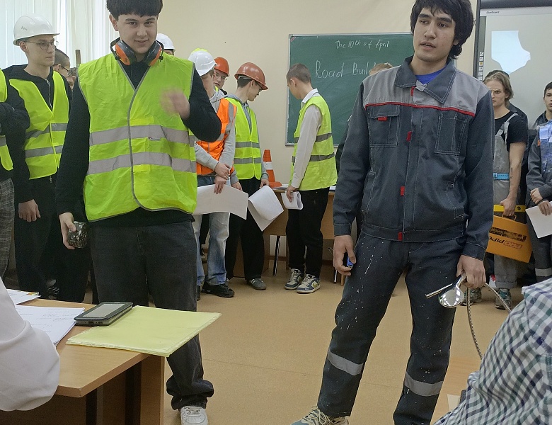 Баттл среди студентов специальностей 08.02.12 и 08.02.13
