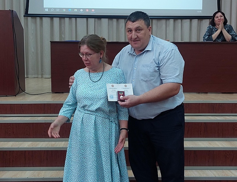 Поздравляем педагогов колледжа с заслуженными наградами!