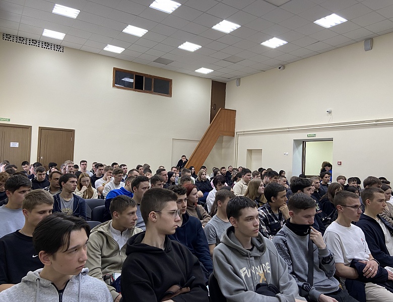 Профориентационная встреча студентов с представителем Казанского высшего танкового командного Ордена Жукова Краснознаменного училища