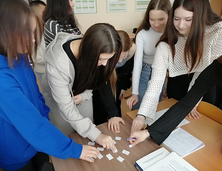 Интеллектуально-развлекательная игра по математике «Многогранники»
