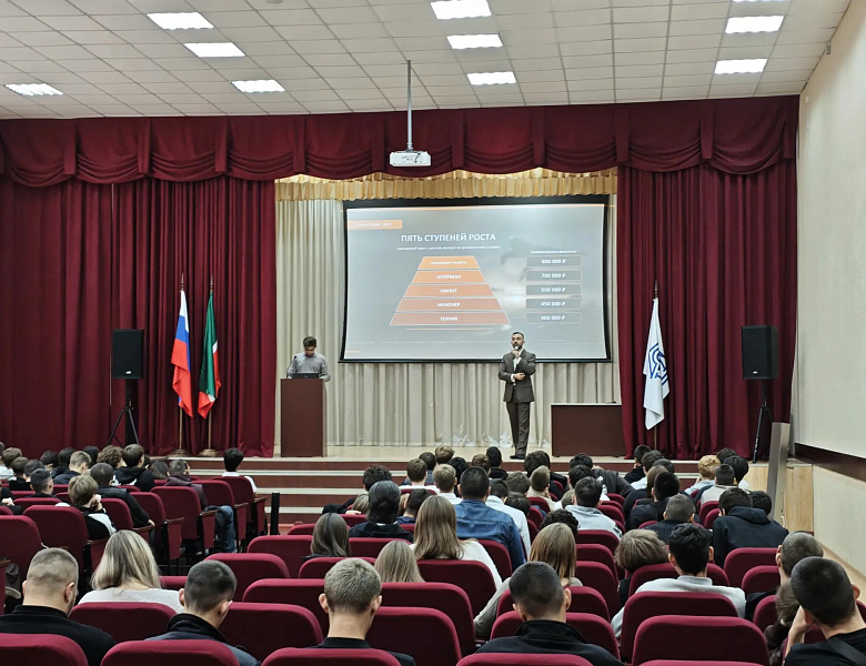 Встреча студентов с представителями подразделения «Сталинские соколы»