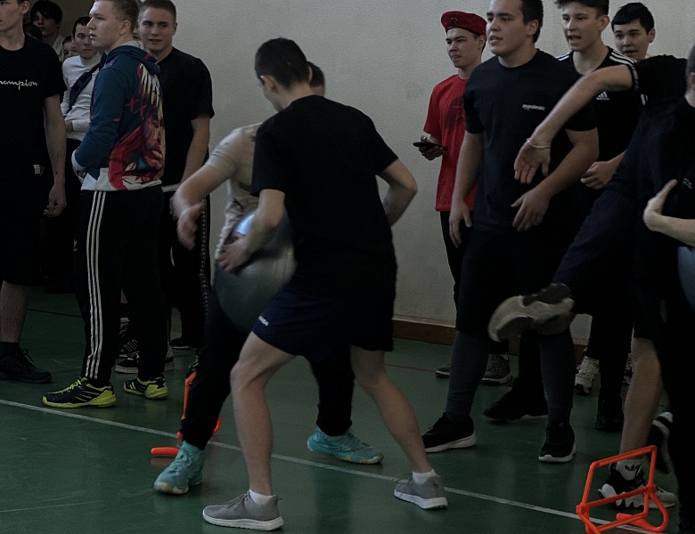 Соревнования среди юношей групп 1 курса  «Веселые старты»
