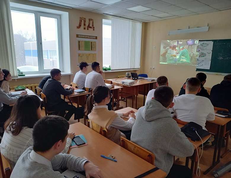 Профориентационное занятие «Россия гостеприимная: узнаю о профессиях на благо общества»