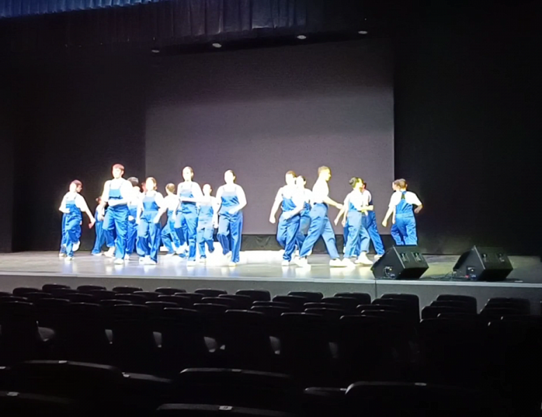 Смотр студенческих танцевальных коллективов в Театре кукол «Экият» 
