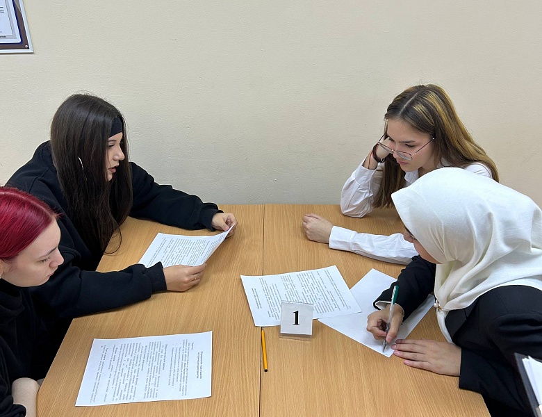 Урок-игра профессиональной направленности "Паутина истории или тайна архивного документа"