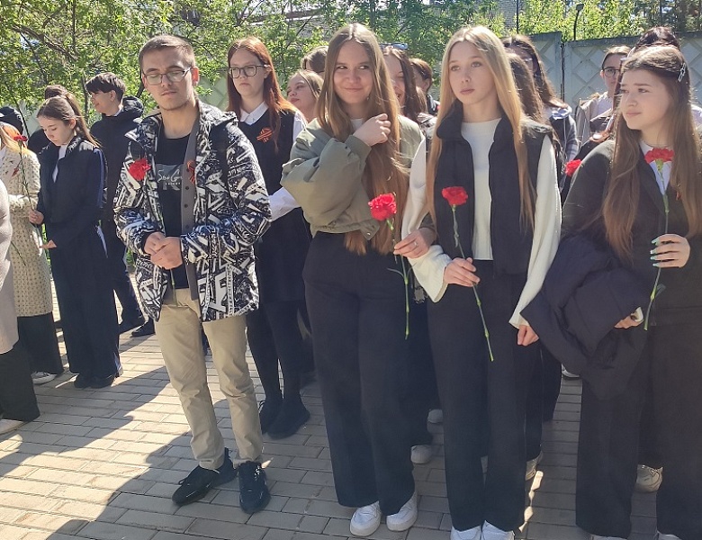 Участие студентов колледжа в Памятной встрече у мемориала "Героев посёлка Дербышки"