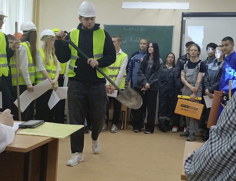 Баттл среди студентов специальностей 08.02.12 и 08.02.13