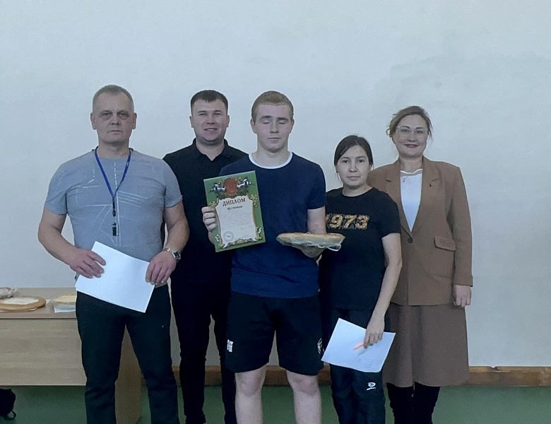 Соревнования среди юношей групп 1 курса  «Веселые старты»