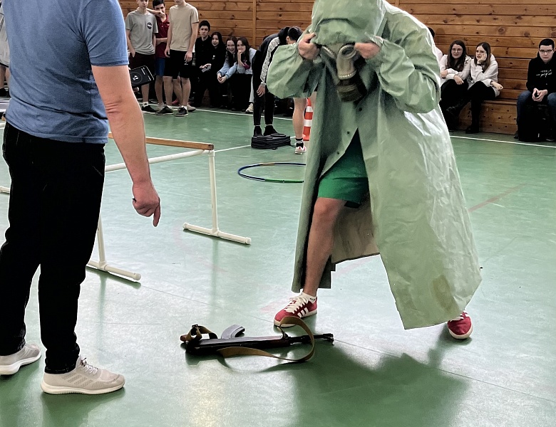 Военно-спортивные соревнования «Своими  делами —  мы славим  Отечество!»