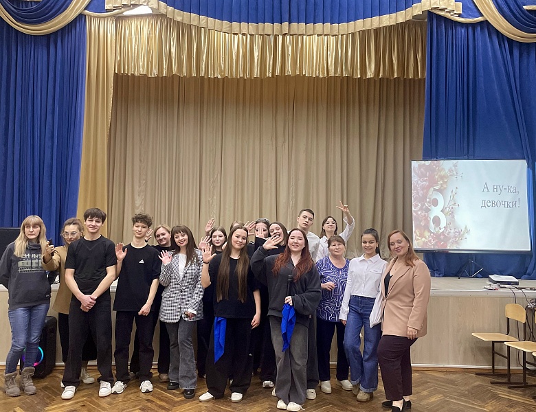 Праздничное мероприятие — конкурсная программа «А, ну-ка, девочки!»