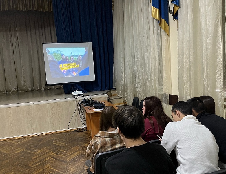 Кинопросмотр фильмов "Предатели" и "За пределом"