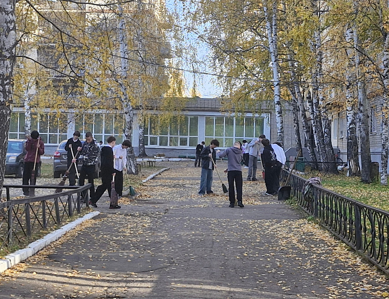 В Казанском строительном колледже началась осенняя уборка!