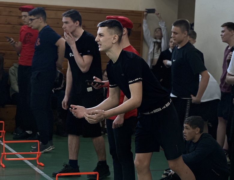 Соревнования среди юношей групп 1 курса  «Веселые старты»